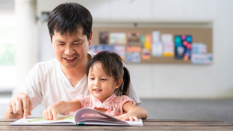 Asian,Father,And,Daughter,Are,Reading,The,Storybook,Together,And